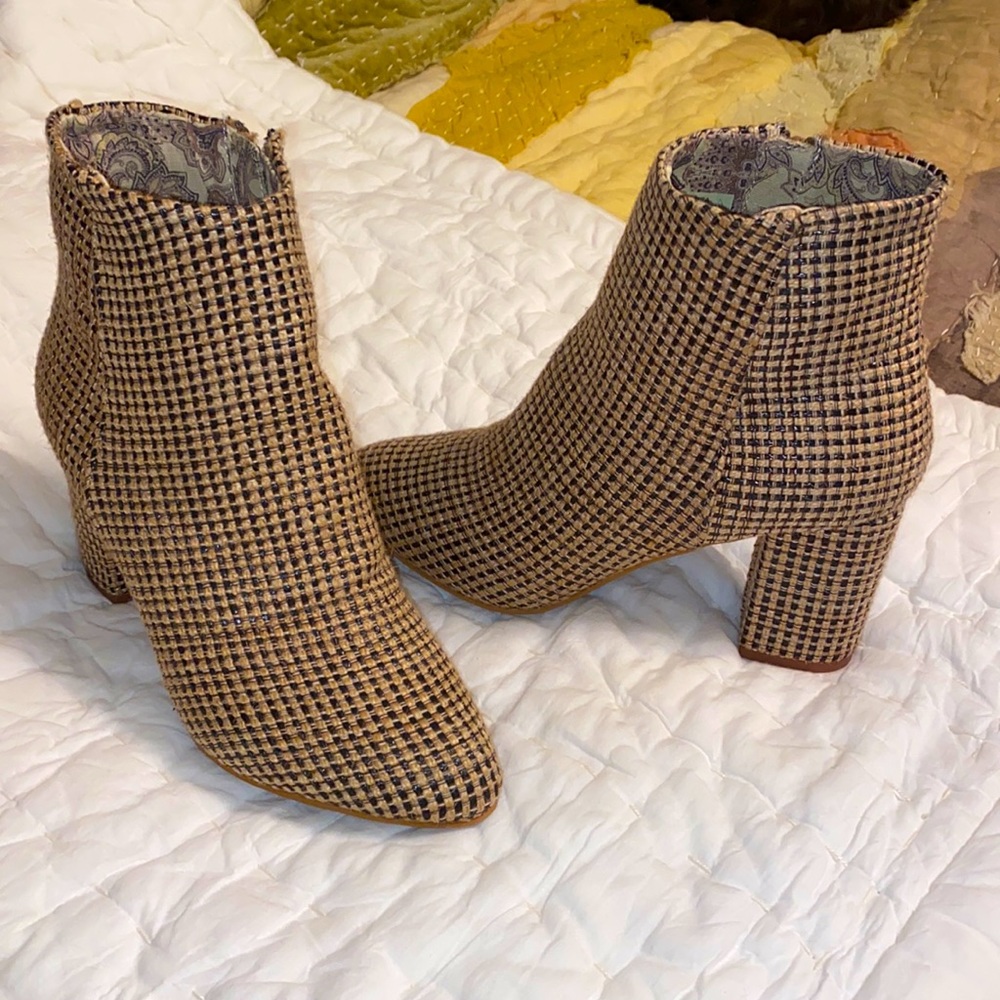 Band of Gypsies Andrea booties (black and tan jute)
